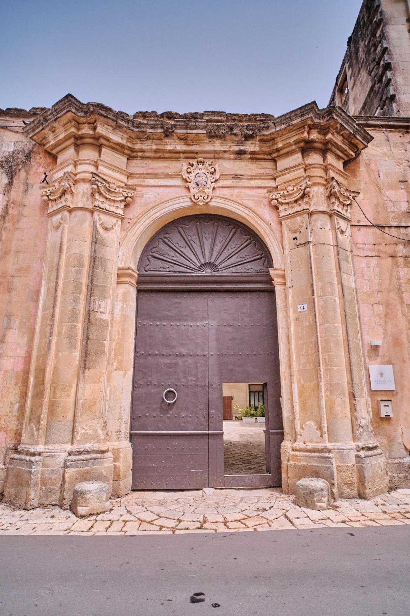 Palazzo Scarciglia Hotel Minervino di Lecce Exterior photo